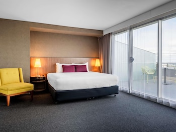 Privilege, Junior Suite, 1 King Bed, Balcony