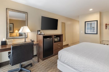 Standard Room, 2 Queen Beds, Non Smoking, Refrigerator & Microwave (Larger Room)