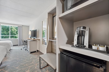 Standard Room, 2 Queen Beds, Accessible (Transfer Shower)