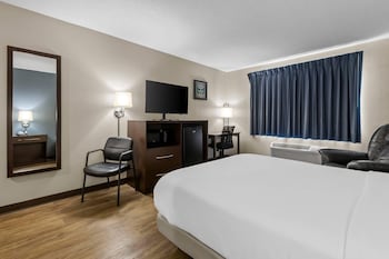 Senior Room, 1 Queen Bed, Accessible, Non Smoking