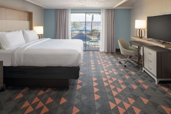 Suite, 1 Bedroom, Courtyard View