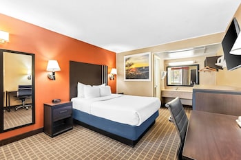 Standard Room, 1 Queen Bed, Refrigerator & Microwave
