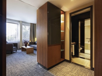 Superior Suite, 1 King Bed (Separate Living Room)