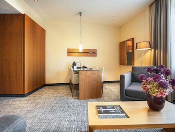 Superior Suite, 1 King Bed (Separate Living Room)