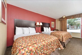 2 Double Beds Smoking