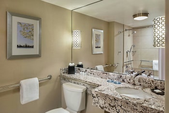 Traditional Room, 1 King Bed (Mobility/Hearing Accessible, Tub)