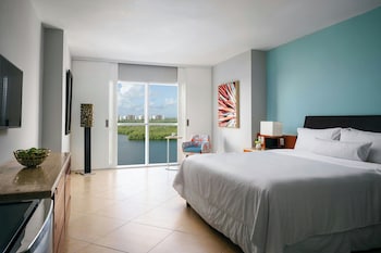 Room, 1 King Bed, Lagoon View