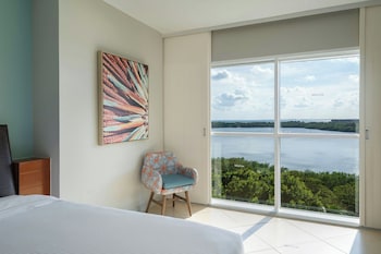 Room, 1 King Bed, Lagoon View