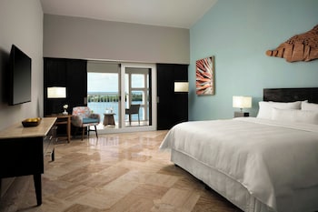 Deluxe Room, 1 King Bed, Balcony, Lagoon View