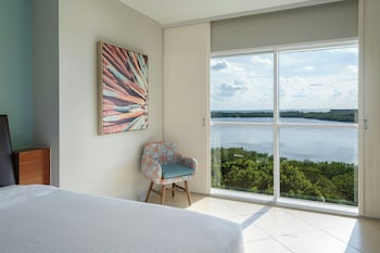 Room, 1 King Bed, Lagoon View