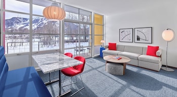Deluxe Suite, 1 Bedroom (Mountain)