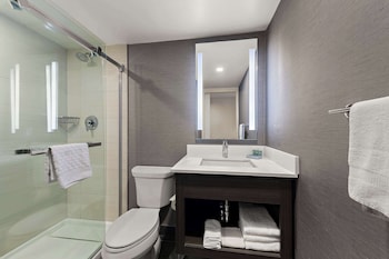 Standard Room, 1 Queen Bed, Non Smoking, Refrigerator & Microwave (Walk-in Shower)