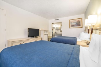 Standard Room, 2 Double Beds, Non Smoking