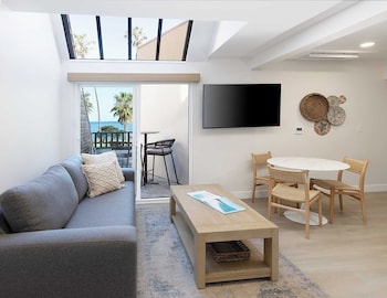 Cove Oceanview Queen Suite