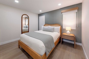 Cove Queen Suite