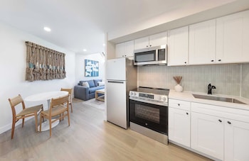 Cove Oceanview Queen Suite