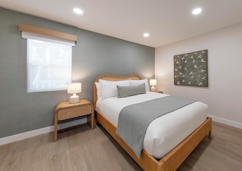Cove Queen Suite