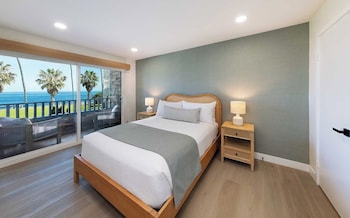 Cove Oceanview Queen Suite