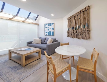 Cove Queen Suite