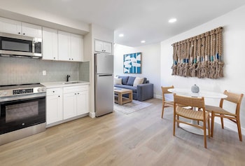 Cove Queen Suite