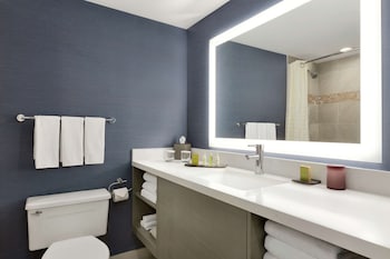 Suite, 1 King Bed (with Urban Bed)