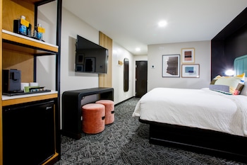 Standard Room, 1 King Bed, Hearing Accessible, Non Smoking (Communications, Mobility)