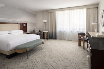 Room, 1 King Bed, Balcony, Harbor View (Corner)