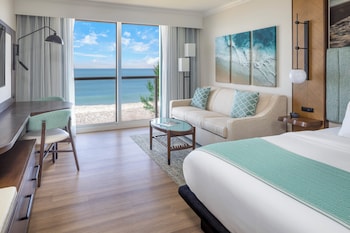 Room, 1 King Bed, Balcony, Oceanfront (Mobility Accessible)