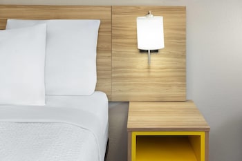 Room, 1 King Bed, Mobility Accessible, Non Smoking (Roll-in Shower)