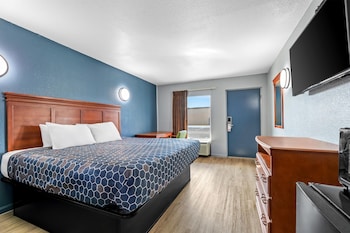 Room, 1 King Bed, Accessible, Smoking
