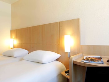 2 Adjacent Double Rooms (Non-Connecting)