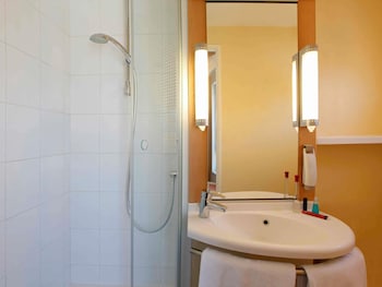 2 Adjacent Double Rooms (Non-Connecting)