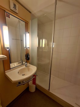 2 Adjacent Double Rooms (Non-Connecting)