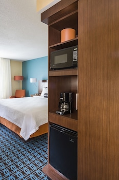 Executive Suite, 1 King Bed with Sofa bed (Mobility/Hearing Accessible, Tub)