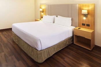 Standard Room, 1 King Bed, Club Lounge Access
