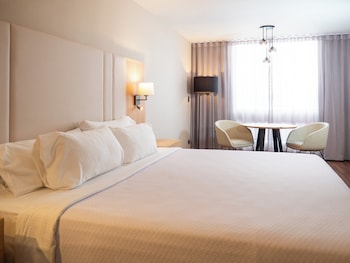 Standard Room, 1 King Bed (Low Floor)