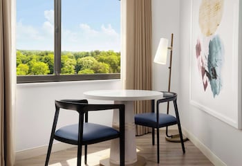 Superior Room, 1 King Bed, Corner