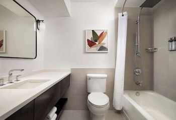 Deluxe Room, 1 King Bed, Accessible