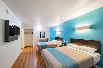 Standard Room, 2 Double Beds, Smoking
