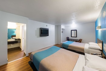 Standard Room, 2 Double Beds, Smoking