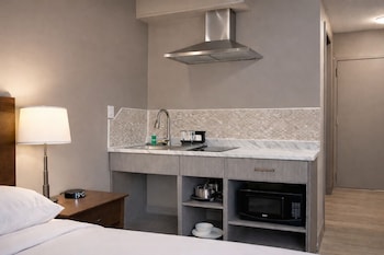Room, 1 Queen Bed, Non Smoking, Kitchen