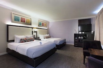Deluxe Room, 2 Queen Beds, Bathtub (Non Smoking 2 Queen Room- Bathtub)