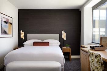 Room, 1 Queen Bed (Essential)