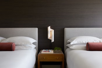 Room, 2 Queen Beds (Essential)