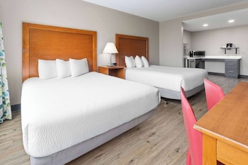 Room, 2 Queen Beds (Mobility/Hearing, Kitchenette)