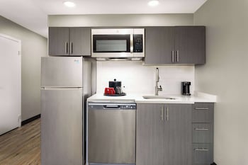 Room, 1 King Bed, Non Smoking (Kitchenette)