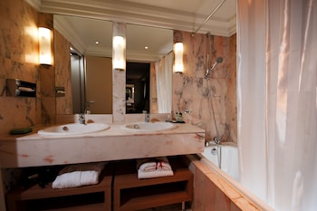 Privilege room for 3 people