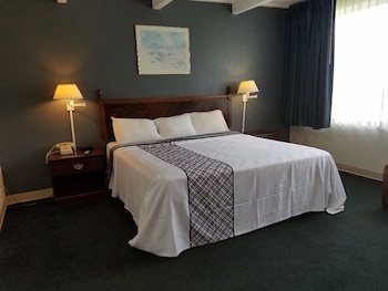 Suite, 2 Double Beds, Non Smoking, Lake View