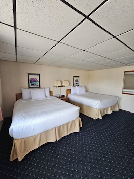 Standard Room, 2 Queen Beds, Non Smoking (Pet Friendly)