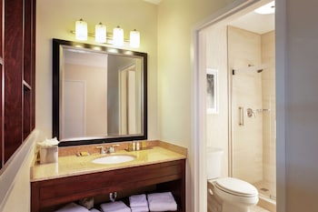 Suite, 1 King Bed, Jetted Tub (Hearing, Top Floor)